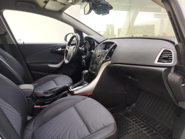 Opel Astra J Рестайлинг с пробегом 2012 года, цена 849 000 рублей, 175000 км, седан, Автокод Объявления