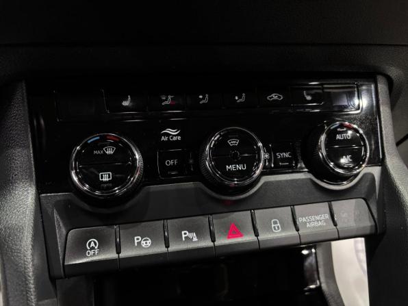 Skoda Karoq I с пробегом 2021 года, цена 2 280 000 рублей, 136710 км, внедорожник, Автокод Объявления