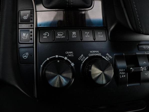 Lexus LX III Рестайлинг 2 с пробегом 2017 года, цена 9 400 000 рублей, 53679 км, внедорожник, Автокод Объявления