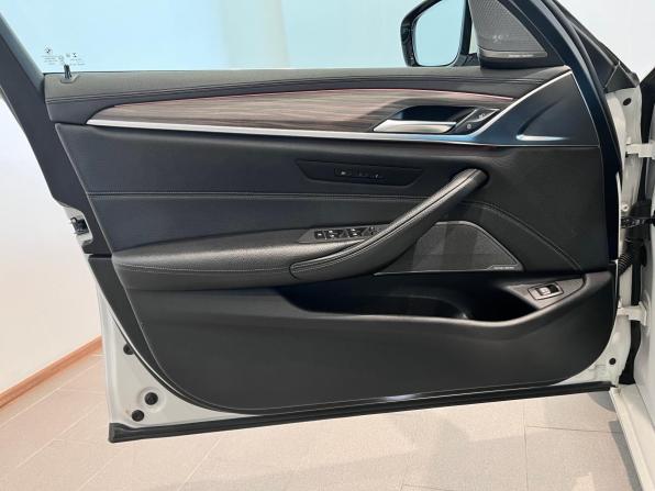 BMW 5 серии VII (G30/G31/G38) с пробегом 2018 года, цена 3 850 000 рублей, 96102 км, седан, Автокод Объявления