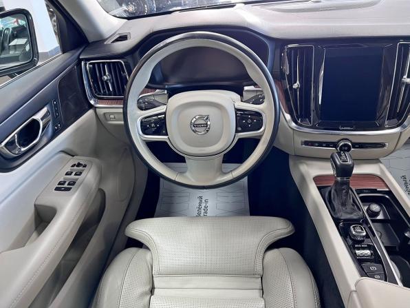 Volvo V60 II с пробегом 2018 года, цена 2 240 000 рублей, 273438 км, универсал, Автокод Объявления