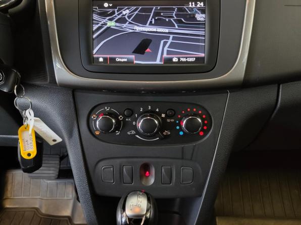 Renault Logan II Рестайлинг с пробегом 2019 года, цена 950 000 рублей, 125690 км, седан, Автокод Объявления