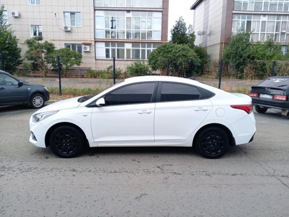 Hyundai Solaris II с пробегом 2017 года, цена 1 190 000 рублей, 148000 км, седан, Автокод Объявления