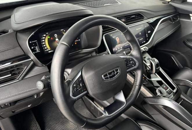 Geely Atlas Pro с пробегом 2023 года, цена 2 250 000 рублей, 53212 км, внедорожник, Автокод Объявления