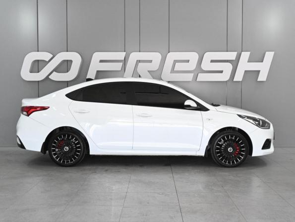 Hyundai Solaris II с пробегом 2018 года, цена 1 549 000 рублей, 125913 км, седан, Автокод Объявления