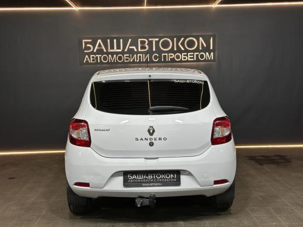 Renault Sandero II с пробегом 2015 года, цена 690 000 рублей, 178014 км, хэтчбек, Автокод Объявления