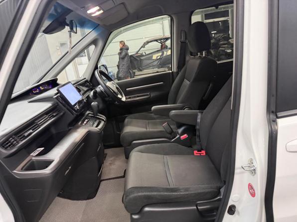 Honda Stepwgn V Рестайлинг с пробегом 2019 года, цена 2 077 000 рублей, 122684 км, минивэн, Автокод Объявления