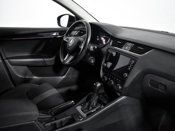 Skoda Octavia III (A7) Рестайлинг с пробегом 2018 года, цена 1 490 000 рублей, 198000 км, лифтбек, Автокод Объявления