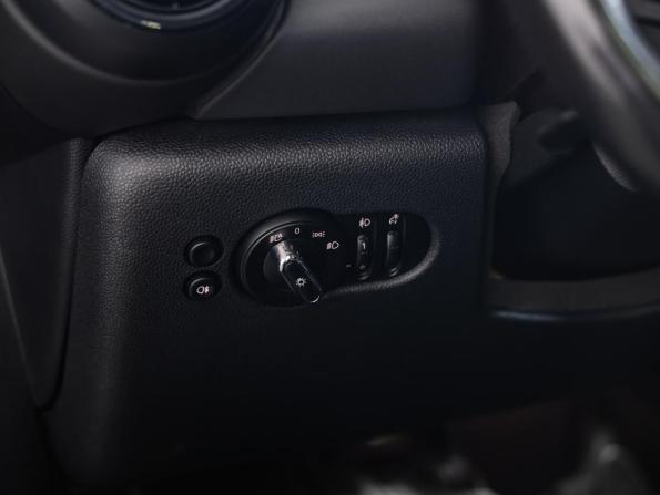 Mini Hatch III (F55/F56) Рестайлинг 2 с пробегом 2021 года, цена 2 399 000 рублей, 70681 км, хэтчбек, Автокод Объявления