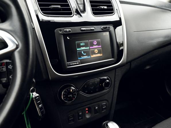 Renault Sandero II Рестайлинг с пробегом 2021 года, цена 1 349 000 рублей, 59819 км, хэтчбек, Автокод Объявления
