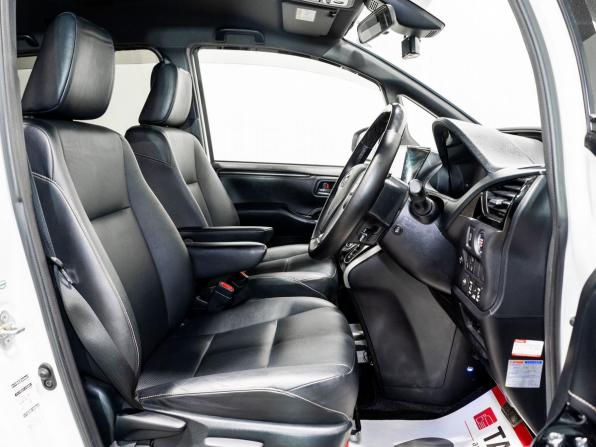 Toyota Esquire I Рестайлинг с пробегом 2017 года, цена 2 250 000 рублей, 112271 км, минивэн, Автокод Объявления