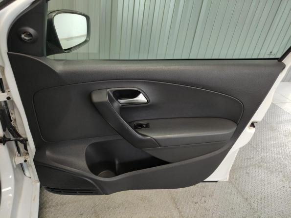 Volkswagen Polo V с пробегом 2015 года, цена 542 000 рублей, 208000 км, седан, Автокод Объявления
