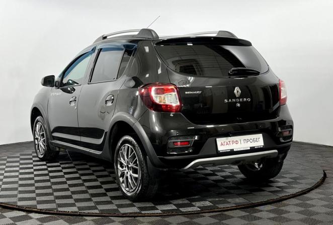 Renault Sandero II с пробегом 2015 года, цена 710 000 рублей, 211237 км, хэтчбек, Автокод Объявления