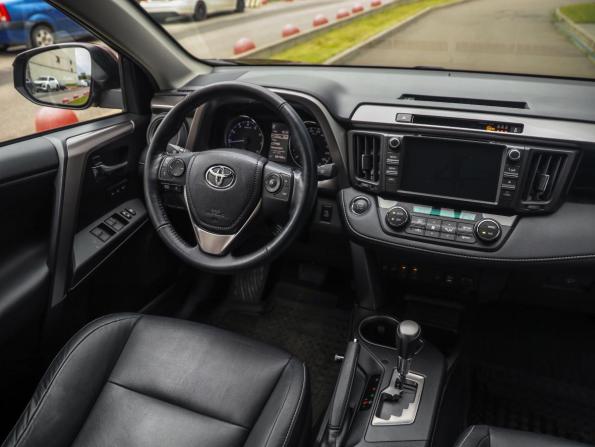 Toyota RAV4 IV (XA40) Рестайлинг с пробегом 2018 года, цена 2 699 777 рублей, 64124 км, внедорожник, Автокод Объявления
