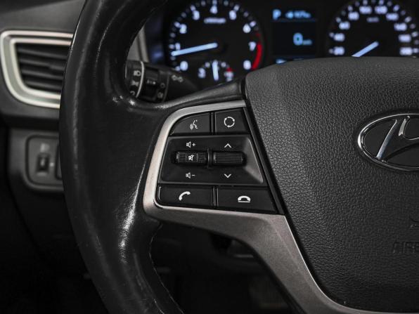Hyundai Solaris II с пробегом 2019 года, цена 1 325 000 рублей, 115243 км, седан, Автокод Объявления
