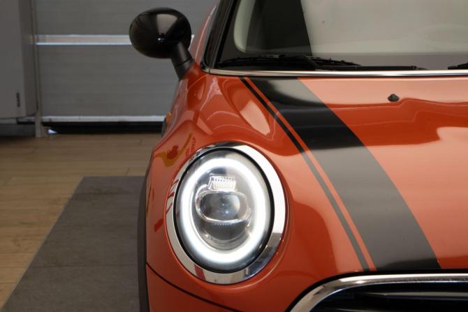 Mini Hatch III (F55/F56) Рестайлинг с пробегом 2018 года, цена 1 885 000 рублей, 76570 км, хэтчбек, Автокод Объявления