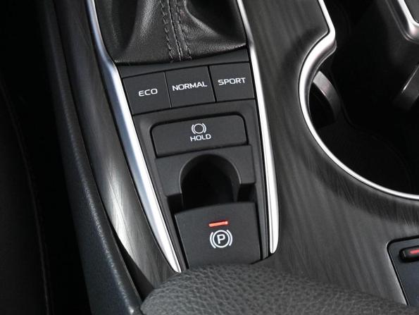 Toyota Camry VIII (XV70) Рестайлинг с пробегом 2023 года, цена 4 299 000 рублей, 12213 км, седан, Автокод Объявления