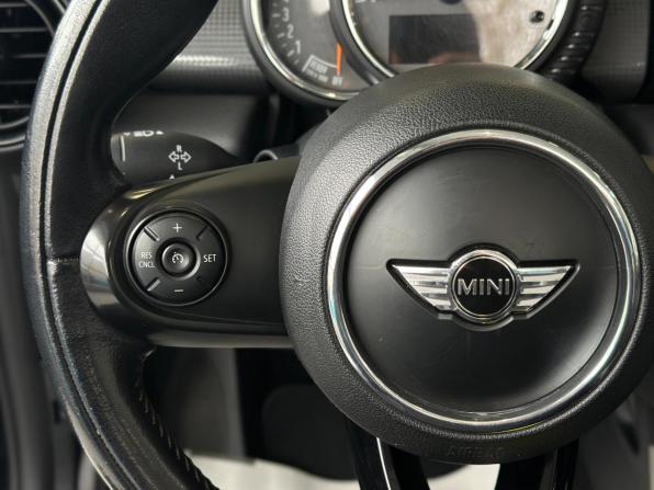 Mini Cabrio III с пробегом 2017 года, цена 1 930 000 рублей, 83581 км, кабриолет, Автокод Объявления