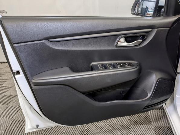 Kia Rio IV с пробегом 2019 года, цена 1 340 000 рублей, 130755 км, седан, Автокод Объявления