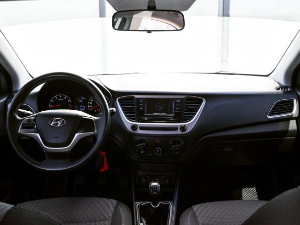 Hyundai Solaris II с пробегом 2018 года, цена 1 029 000 рублей, 140623 км, седан, Автокод Объявления