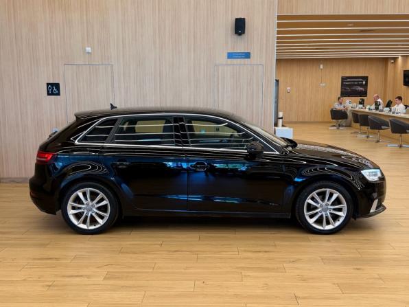 Audi A3 III (8V) Рестайлинг с пробегом 2017 года, цена 1 358 000 рублей, 234300 км, хэтчбек, Автокод Объявления