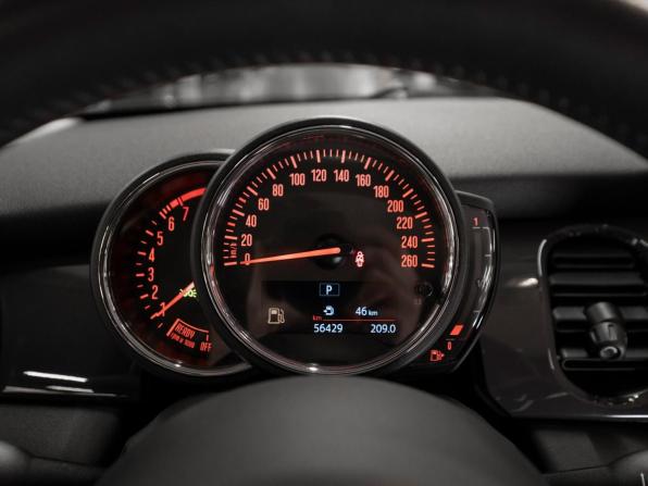Mini Hatch III (F55/F56) Рестайлинг 2 с пробегом 2021 года, цена 2 500 000 рублей, 56427 км, хэтчбек, Автокод Объявления