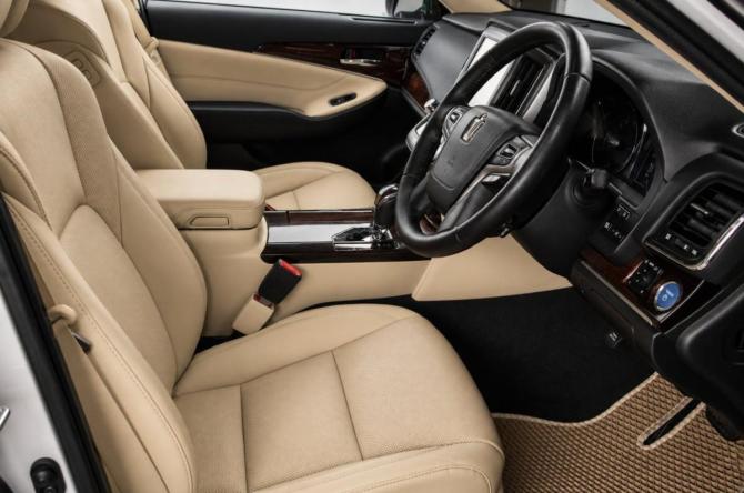 Toyota Crown XIV (S210) Рестайлинг с пробегом 2016 года, цена 2 579 000 рублей, 302030 км, седан, Автокод Объявления