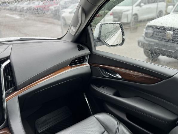 Cadillac Escalade IV с пробегом 2020 года, цена 4 300 000 рублей, 180366 км, внедорожник, Автокод Объявления