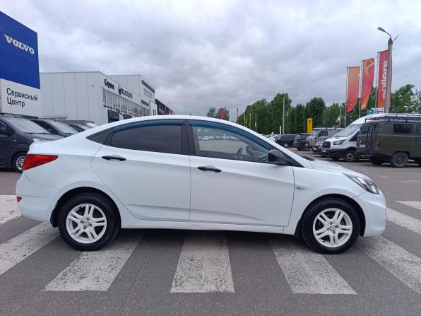 Hyundai Solaris I с пробегом 2014 года, цена 650 000 рублей, 177000 км, седан, Автокод Объявления