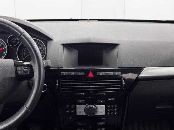 Opel Astra H Рестайлинг с пробегом 2012 года, цена 695 000 рублей, 140094 км, седан, Автокод Объявления
