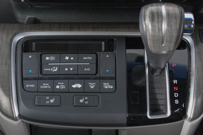 Honda Stepwgn V с пробегом 2016 года, цена 1 979 000 рублей, 73000 км, минивэн, Автокод Объявления