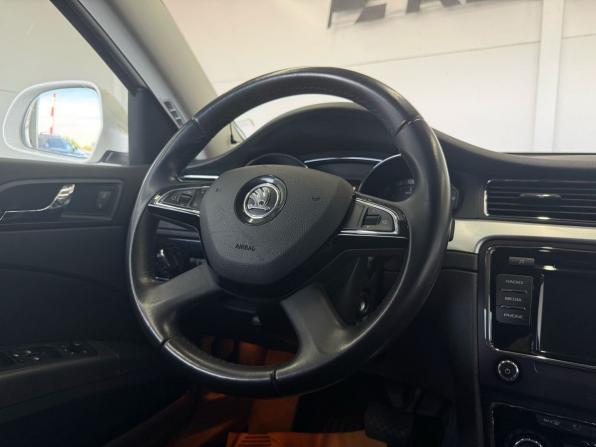 Skoda Superb II Рестайлинг с пробегом 2014 года, цена 1 549 000 рублей, 130000 км, лифтбек, Автокод Объявления