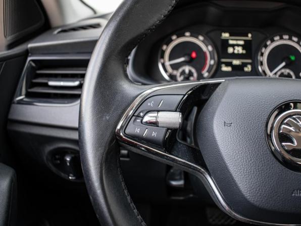 Skoda Rapid II с пробегом 2021 года, цена 1 650 000 рублей, 49625 км, лифтбек, Автокод Объявления