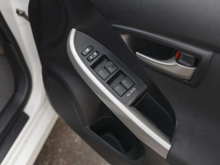 Toyota Prius III Рестайлинг (XW30) Новосибирск  - изображение 14