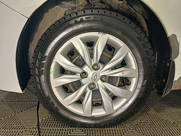 Hyundai Solaris II с пробегом 2018 года, цена 599 000 рублей, 400000 км, седан, Автокод Объявления