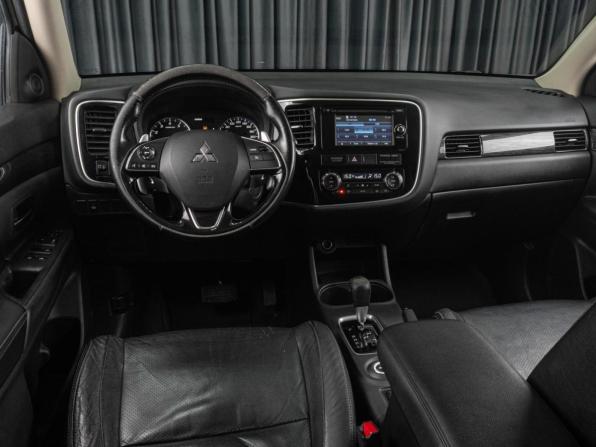 Mitsubishi Outlander III Рестайлинг 2 с пробегом 2015 года, цена 1 929 000 рублей, 209161 км, внедорожник, Автокод Объявления