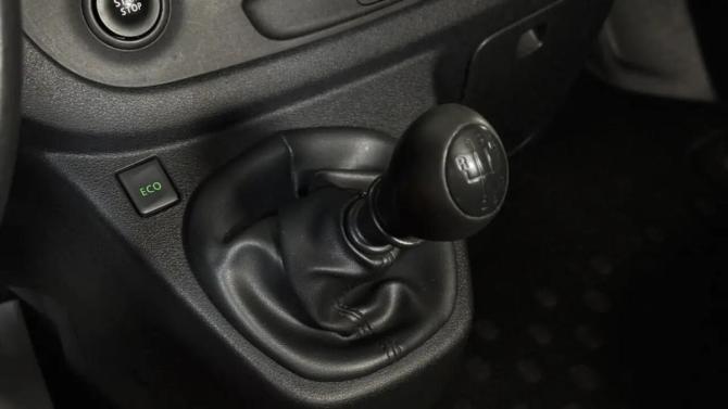 Renault Trafic III с пробегом 2017 года, цена 2 000 000 рублей, 205010 км, минивэн, Автокод Объявления