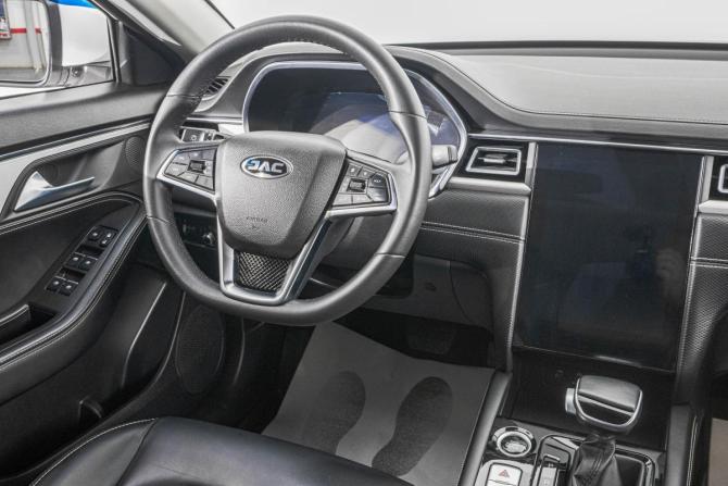 JAC J7 I с пробегом 2023 года, цена 1 699 000 рублей, 105000 км, лифтбек, Автокод Объявления