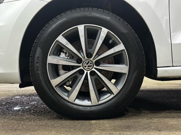 Volkswagen Polo V Рестайлинг с пробегом 2016 года, цена 950 000 рублей, 140500 км, седан, Автокод Объявления