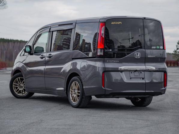 Honda Stepwgn V с пробегом 2015 года, цена 2 035 000 рублей, 80000 км, минивэн, Автокод Объявления