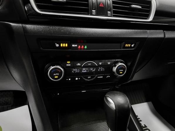 Mazda 3 III (BM) с пробегом 2014 года, цена 975 000 рублей, 232729 км, седан, Автокод Объявления