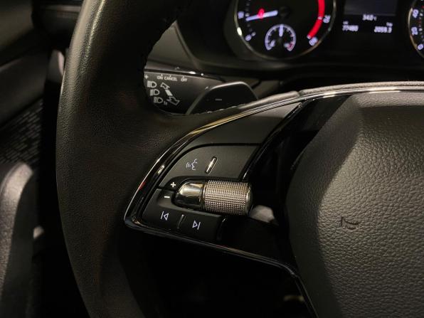 Skoda Octavia IV (A8) с пробегом 2021 года, цена 2 449 000 рублей, 77480 км, лифтбек, Автокод Объявления