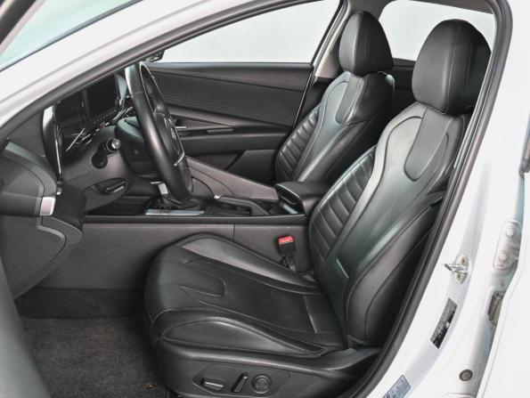Hyundai Elantra VII (CN7) с пробегом 2022 года, цена 2 249 000 рублей, 38593 км, седан, Автокод Объявления