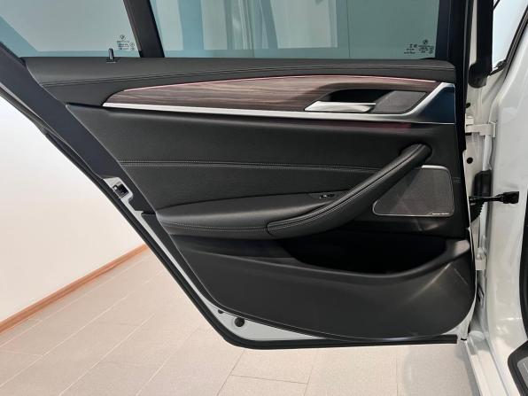 BMW 5 серии VII (G30/G31/G38) с пробегом 2018 года, цена 3 850 000 рублей, 96102 км, седан, Автокод Объявления