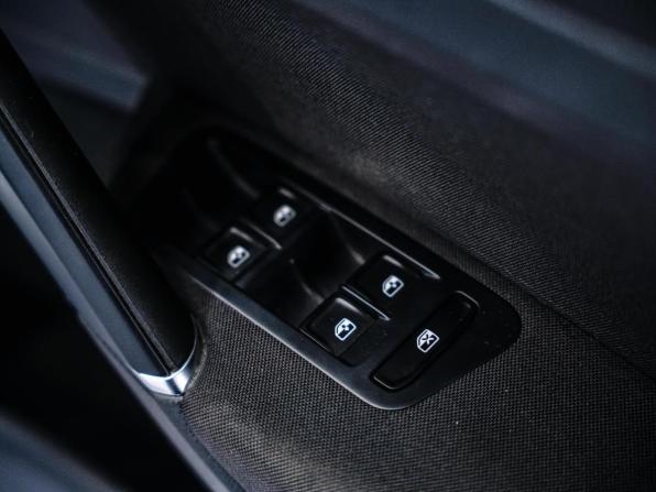 Volkswagen Golf VII Рестайлинг с пробегом 2017 года, цена 1 195 000 рублей, 38780 км, универсал, Автокод Объявления