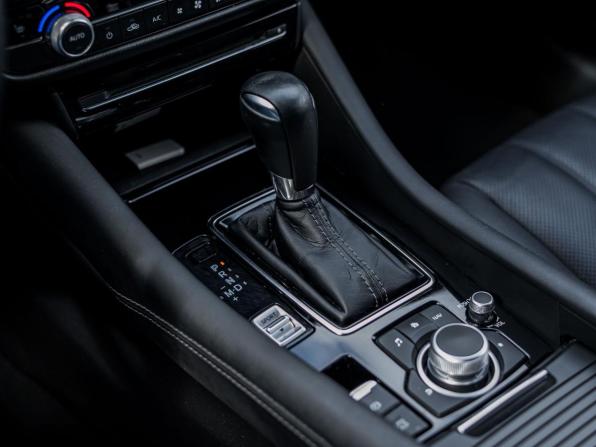 Mazda 6 III (GJ) Рестайлинг 2 с пробегом 2021 года, цена 2 254 000 рублей, 72114 км, универсал, Автокод Объявления