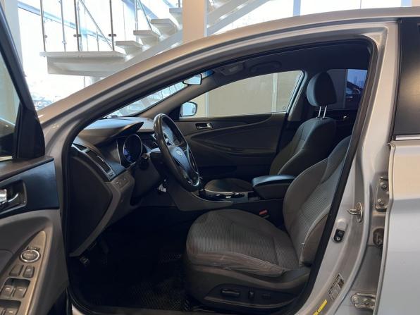 Hyundai Sonata VI (YF) с пробегом 2010 года, цена 860 000 рублей, 262012 км, седан, Автокод Объявления