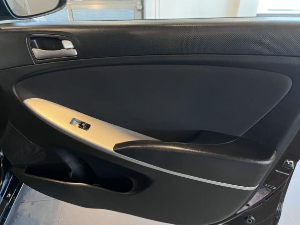 Hyundai Solaris I Рестайлинг с пробегом 2015 года, цена 1 015 000 рублей, 157900 км, седан, Автокод Объявления
