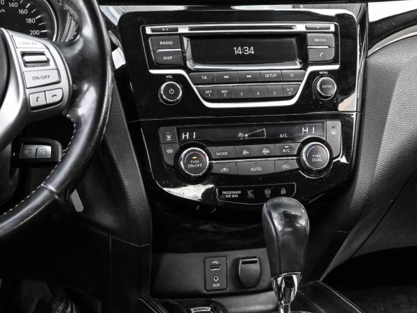 Nissan Qashqai II с пробегом 2017 года, цена 1 599 000 рублей, 128997 км, внедорожник, Автокод Объявления
