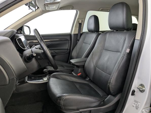 Mitsubishi Outlander III Рестайлинг 2 с пробегом 2018 года, цена 1 900 000 рублей, 213152 км, внедорожник, Автокод Объявления